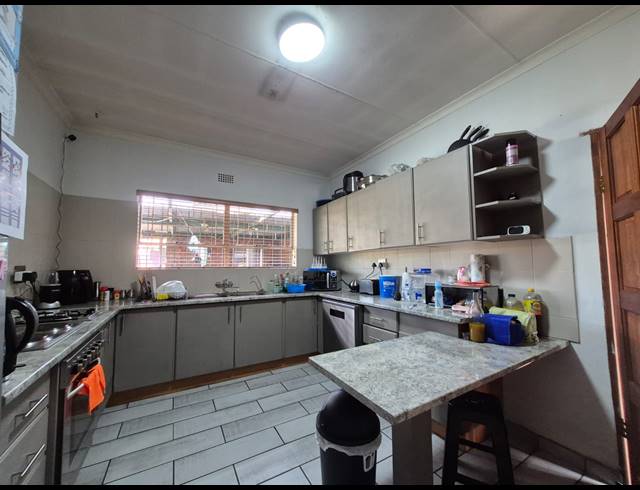3 BEDROOM HOUSE FOR SALE IN VANDERBIJLPARK SE 2